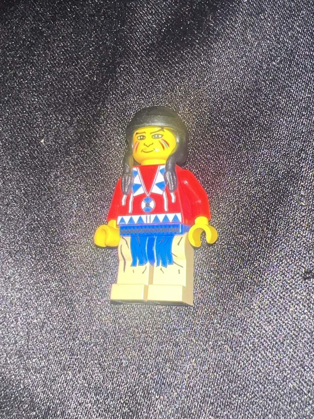 Lego Western Native American Indian with Red Shirt and Black Quiver (ww022)
